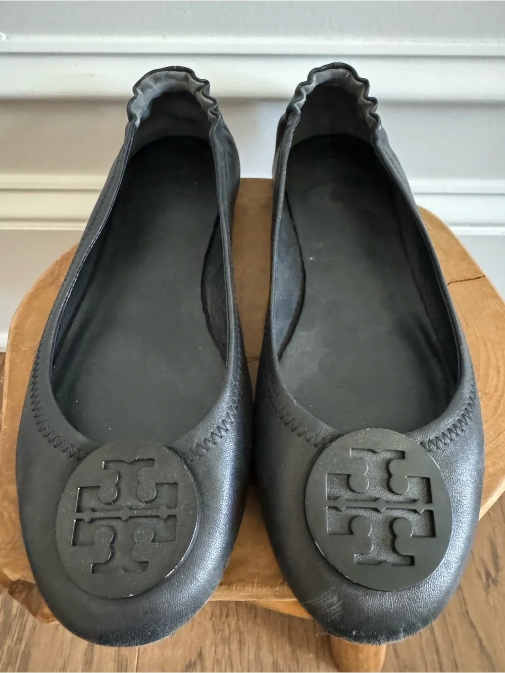 Tory Burch Black Logo Round-Toe Ballet Flats